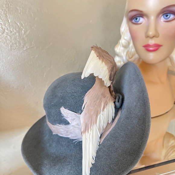 ONE OF A KIND JACK MCCONNELL WIDE BRIM GRAY FELT HAT + LARGE FEATHER WINGS - Picture 12 of 14